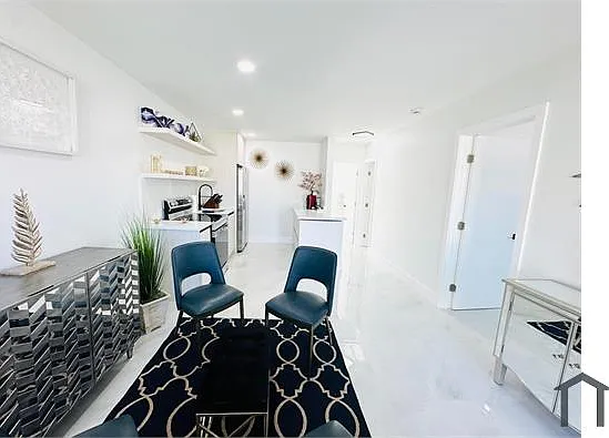 2 bed, 650 sqft, $2,280 — Photo 4