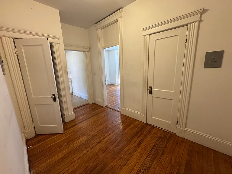 120 Warren St #1 — Photo 5
