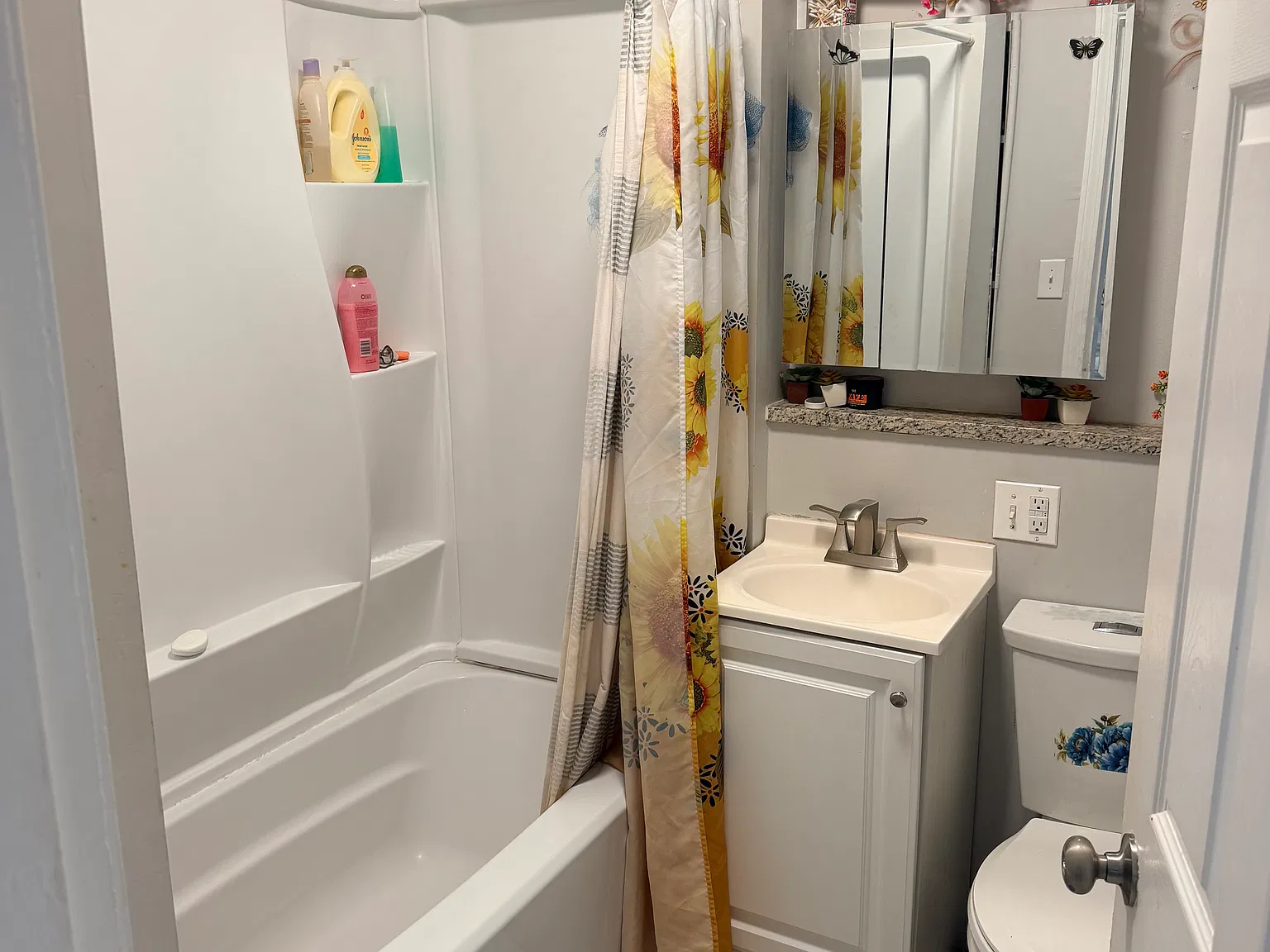 3 bed, 1100 sqft, $2,300 — Photo 2