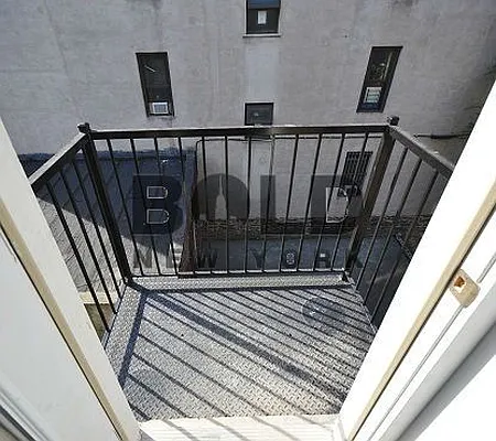 Rented by Bold New York | media 24