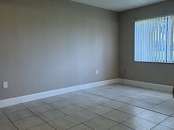 5th image of 4212 Desoto Ave #27