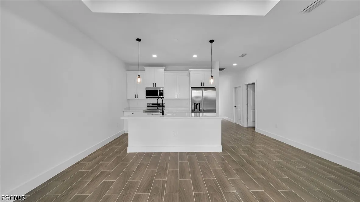 3 bed, 2.0 bath, 1200 sqft, $1,750 — Photo 3