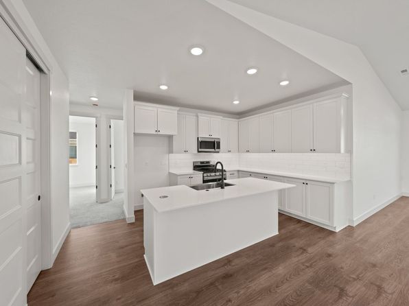 2872 NE Pinnacle Pl, Bend, OR 97701