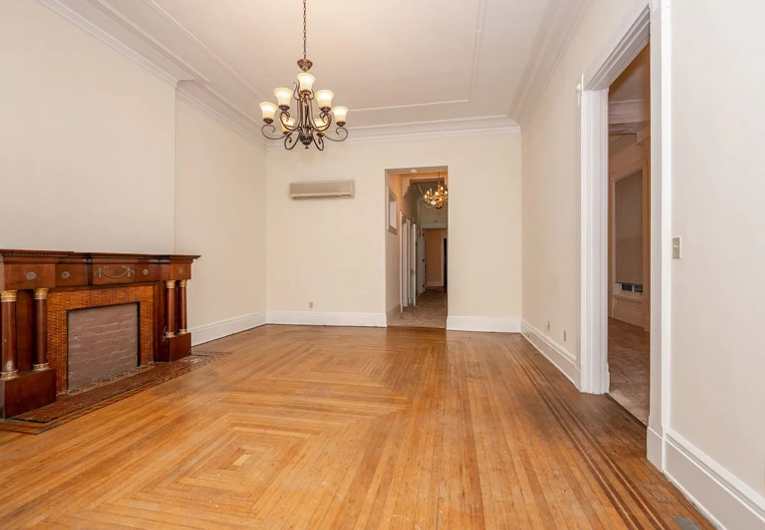 5 bed, 2.0 bath, $4,000 — Photo 3