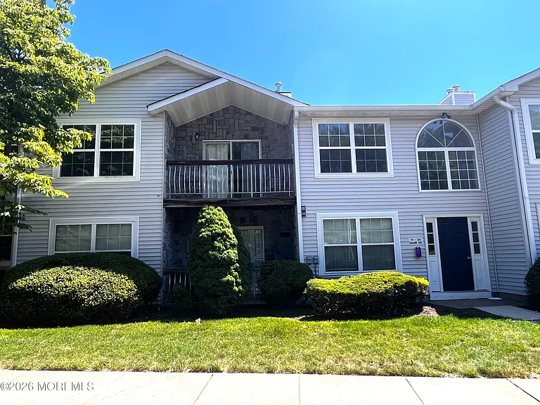 18 Diane Dr #18 — Photo 1