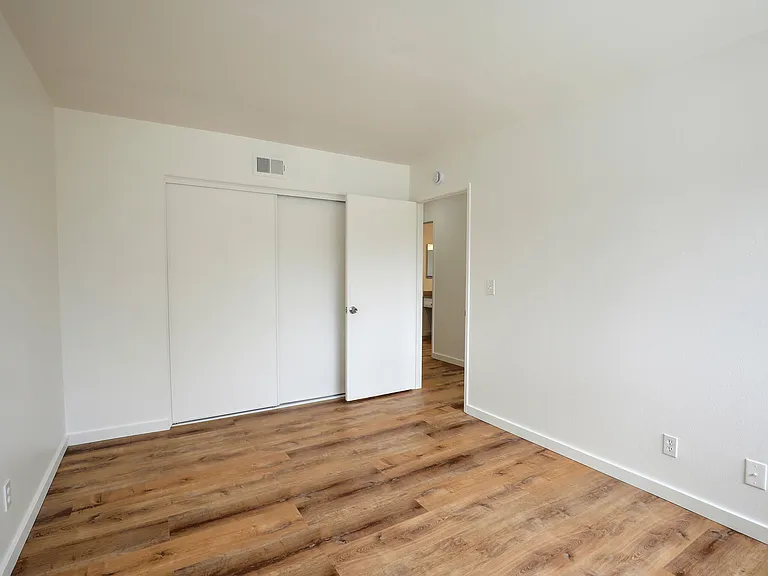 7392 Elmhurst Pl — Photo 15