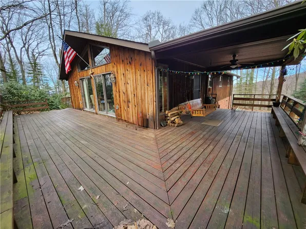 370 Kreinbrook Hill Rd, Mount Pleasant, PA 15666