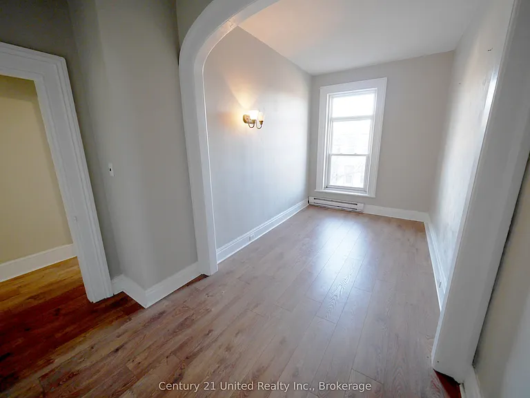375 A Queen St — Photo 14