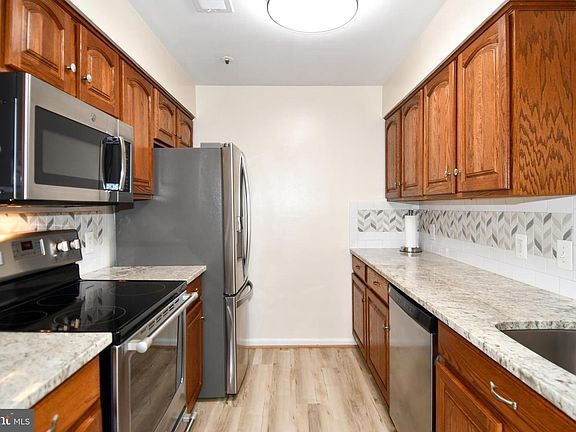 4th image of 240 S Reynolds St APT 113