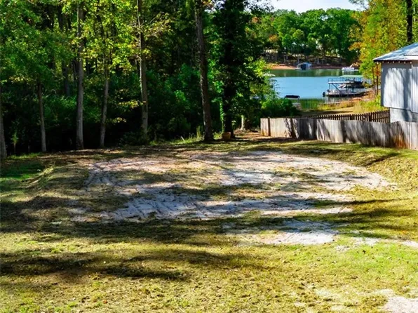 351 Lakewood Dr, Townville, SC 29689