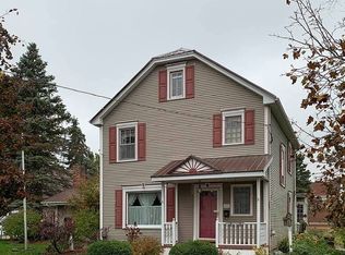 317 N Sycamore St, Genoa, IL 60135