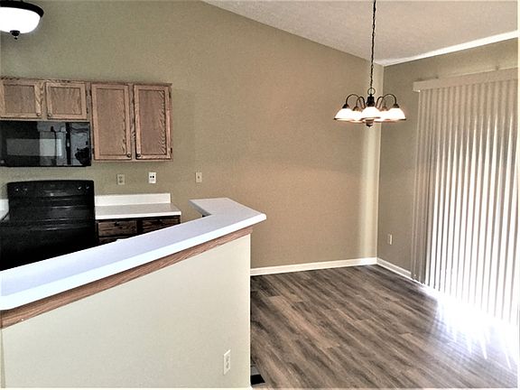 3rd image of 245 Bexhill Dr