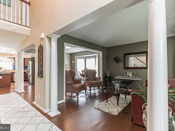 4th image of 44248 Cobham Station Ct