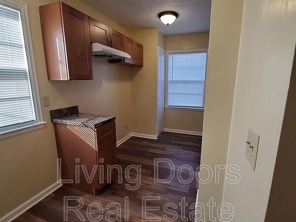 4th image of 311 S 47th St