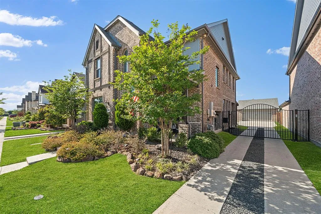 3 bed, 3.0 bath, 2345 sqft, $3,000 — Photo 3