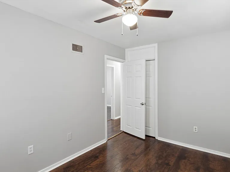1535 E 31st St — Photo 11
