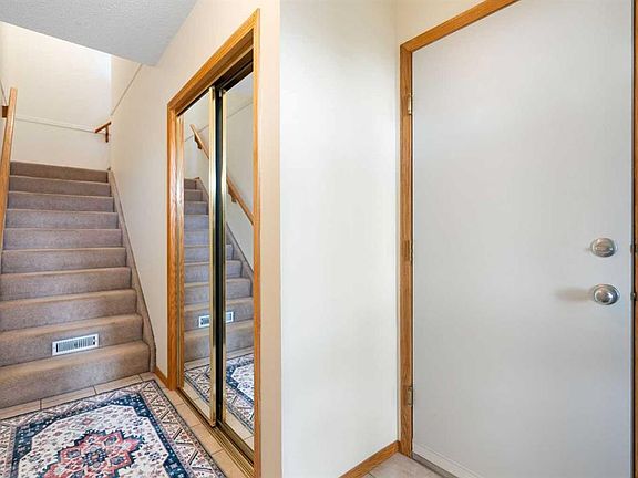 5th image of 646 N Killarney Glen Ct SW