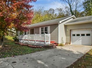 9 Mosers Pl, Candler, NC 28715