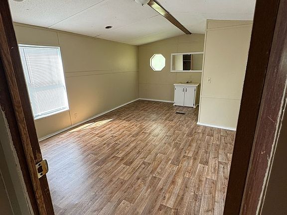 4th image of 40 Manchester Rd