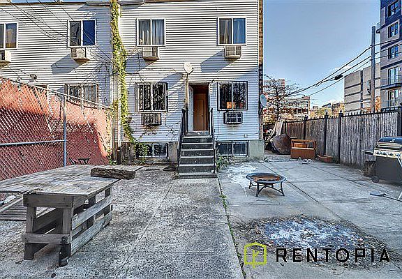 4th image of 178 Throop Ave #2