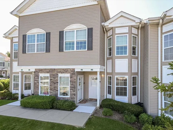 420 Autumn Drive #420, East Meadow, NY 11554