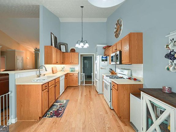 5th image of 18 Mountain Ct