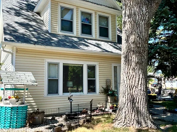 404 Putnam St, Turtle Lake, ND 58575