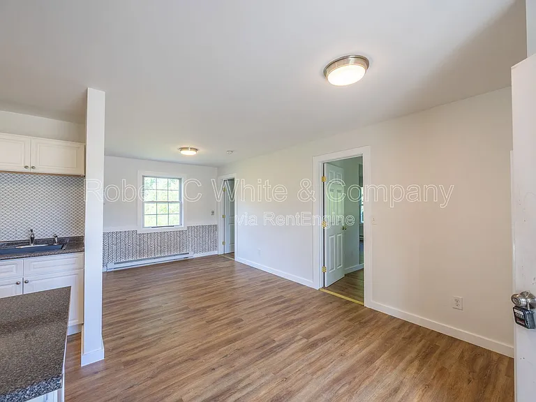 202 Main St — Photo 6
