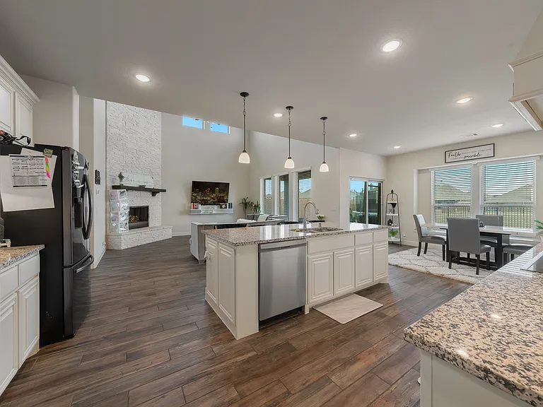 3825 Honey Grove Dr — Photo 18