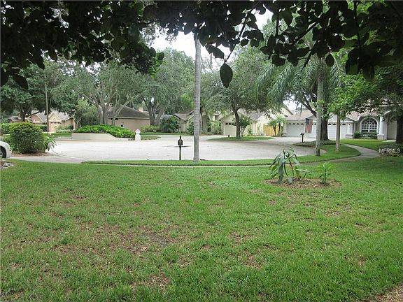 3rd image of 4411 Round Lake Ct