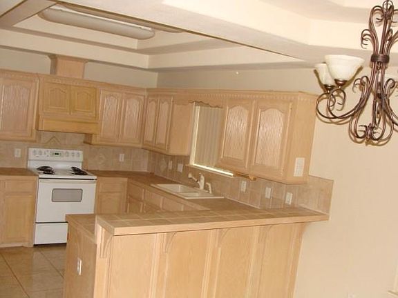 4th image of 4213 Kiwi Ave