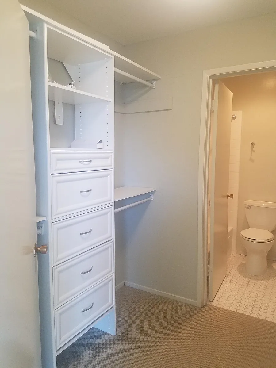 Jr one bedroom Pine St side - 1190 Pine St