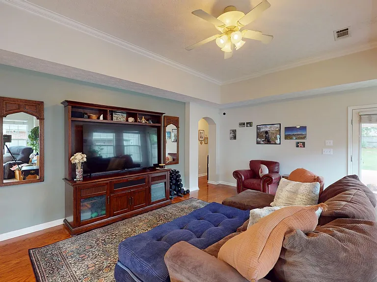 629 Linden Ln — Photo 12