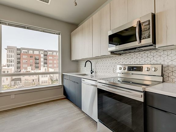 2nd image of 115 W Hamburg St #306