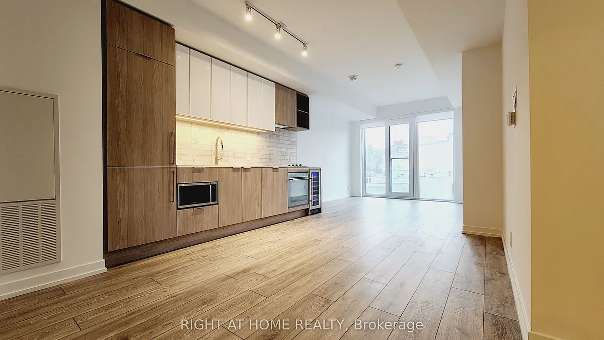 Building Photo - 2020 Bathurst St #536