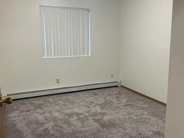 Dakota E & W Apartments — Photo 25