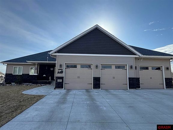 3rd image of 101 Sienna Ct