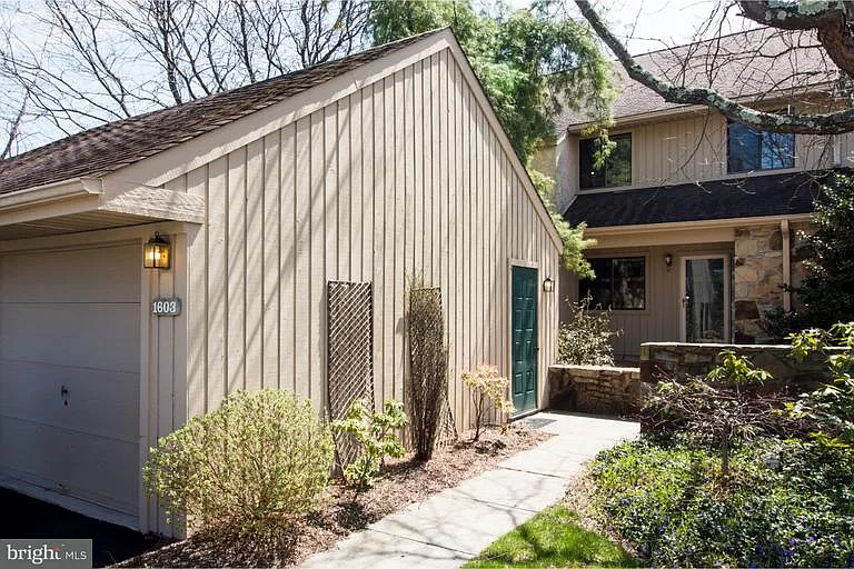 1603 Devon Ct photo 1