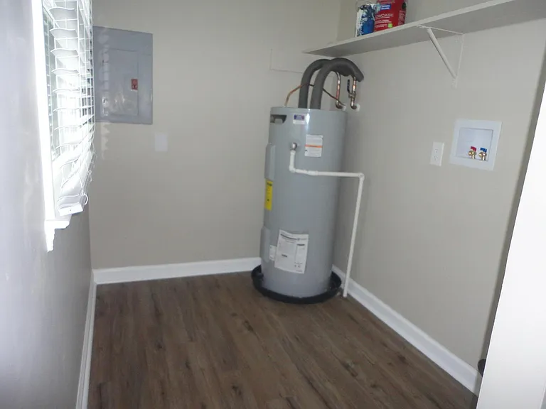 137 W Barbee St — Photo 8