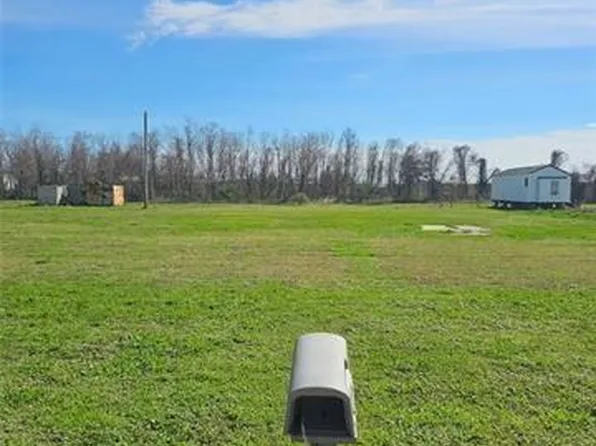 135 W Gulf Dr, Buras, LA 70041