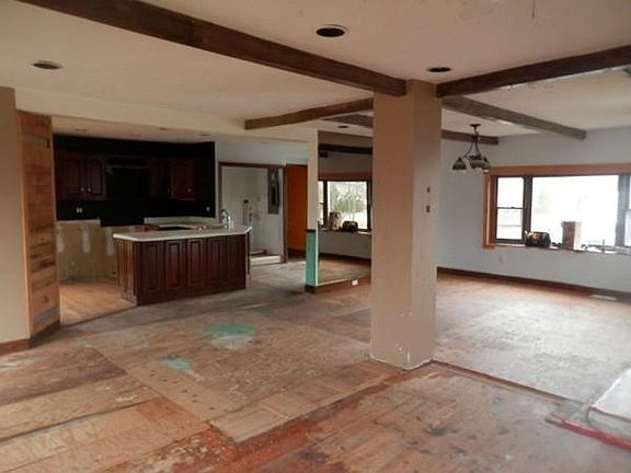 3rd image of 463 Pleasant St