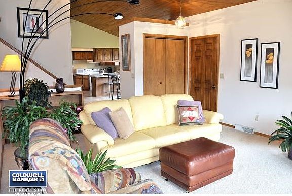 Great Room opens to Kit/DA