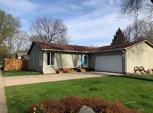 1195 Emmons St, Hiawatha, IA 52233