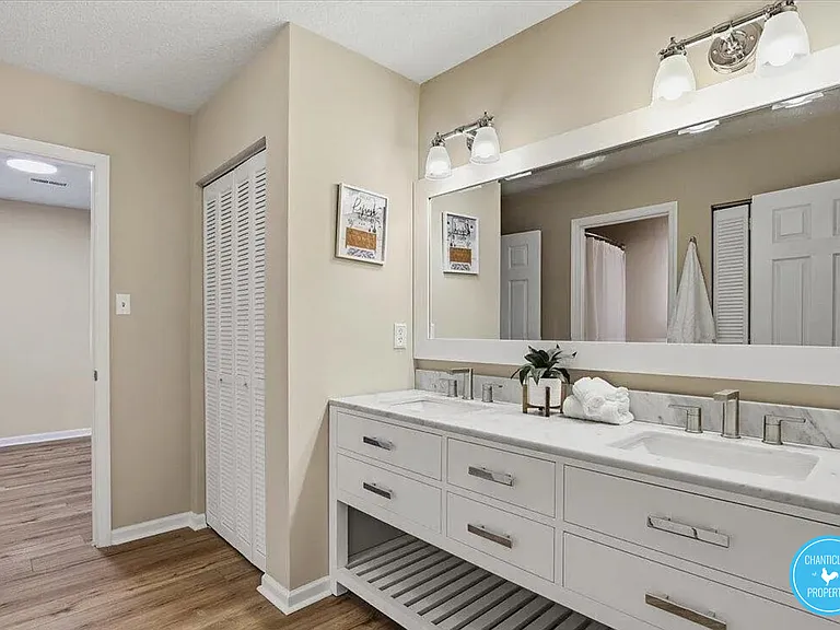 5738 Three Oaks Dr #1 — Photo 20