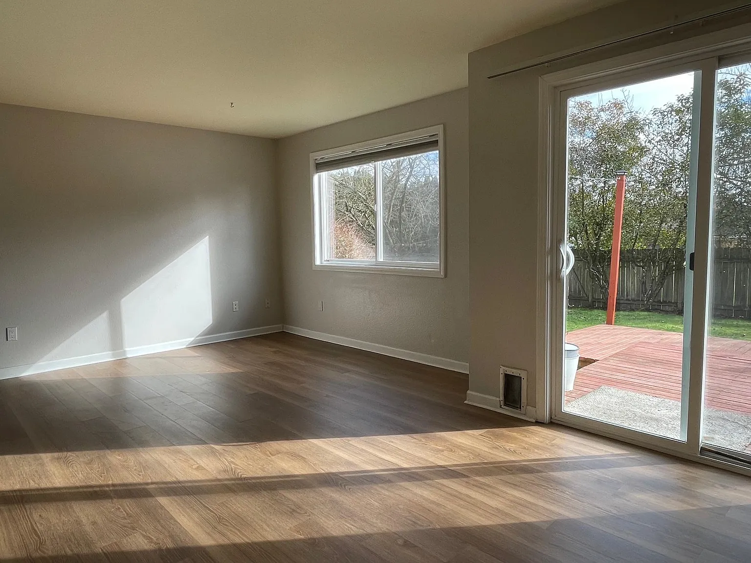 3 bed, 2.5 bath, 1390 sqft, $3,100 — Photo 3