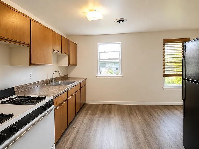 169 Windsor St #3 — Photo 6
