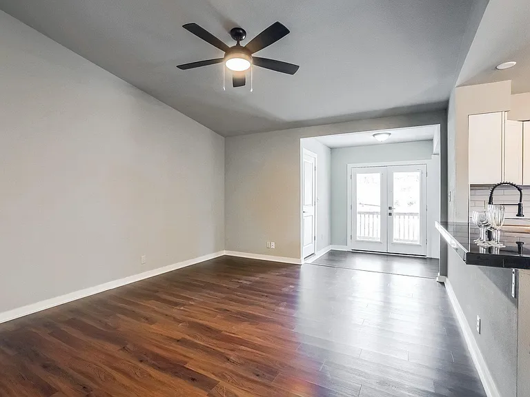 5909 Lago Vista Way #B — Photo 7