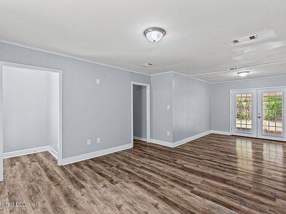 5th image of 3590 Beaumont Dr