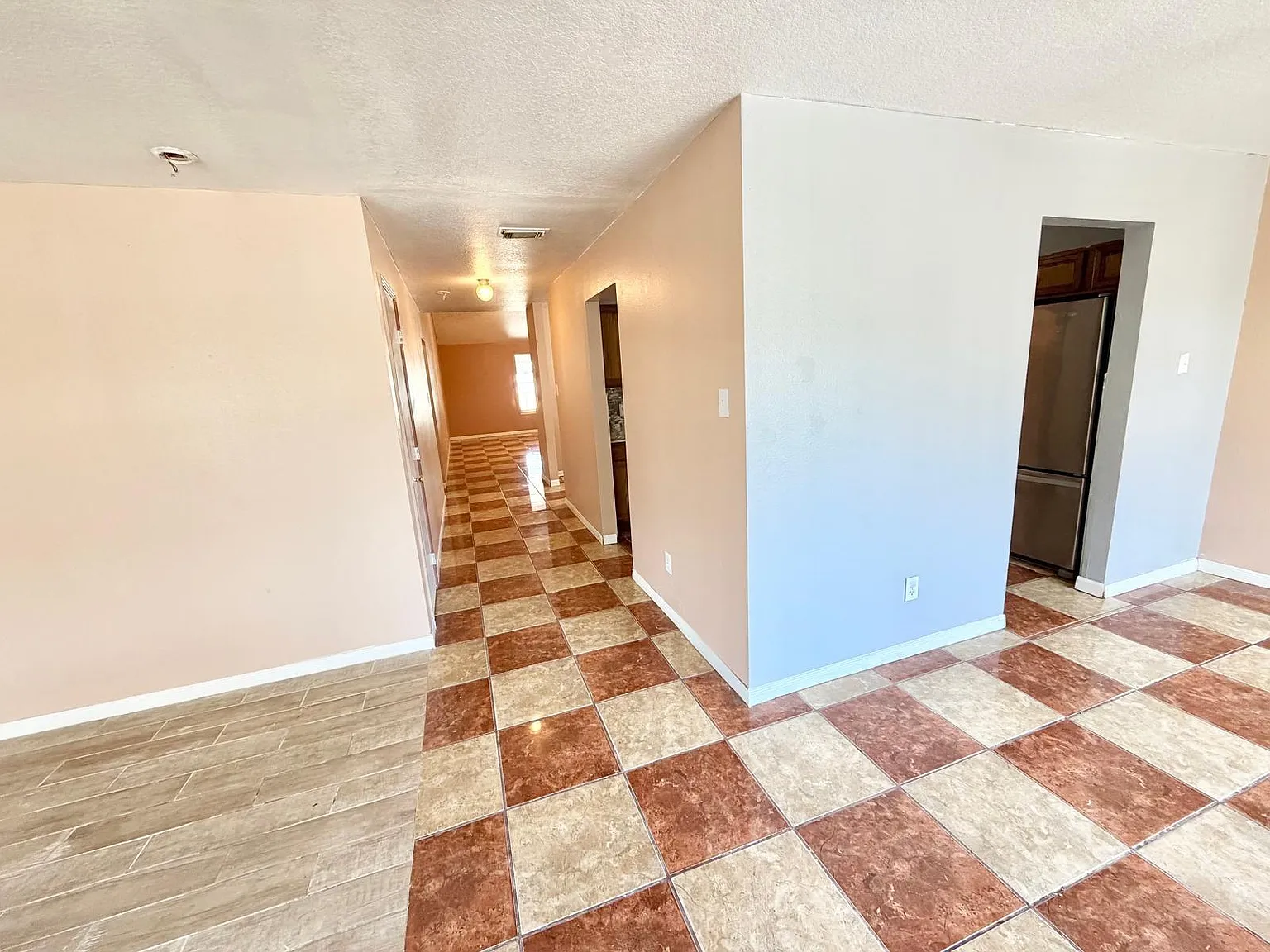 3 bed, 2.0 bath, 2191 sqft, $1,900 — Photo 4