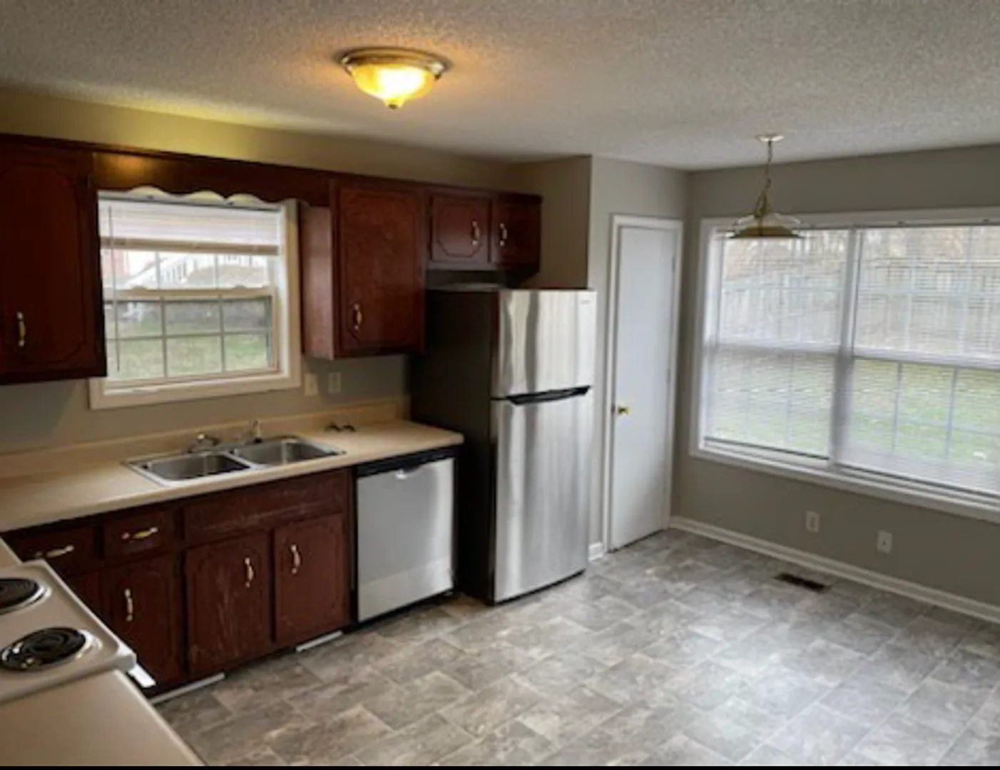 440 Terrier Way — Photo 3